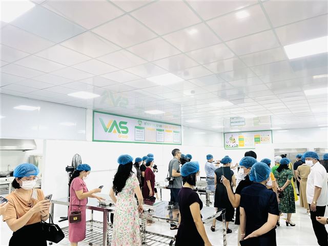 Thăm quan bếp tổng suất ăn bán trú học đường Tân Lập, TP. Thái Nguyên